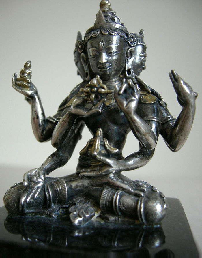 Ushnishavijaya.