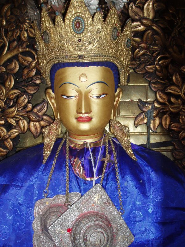 Akṣobhya.